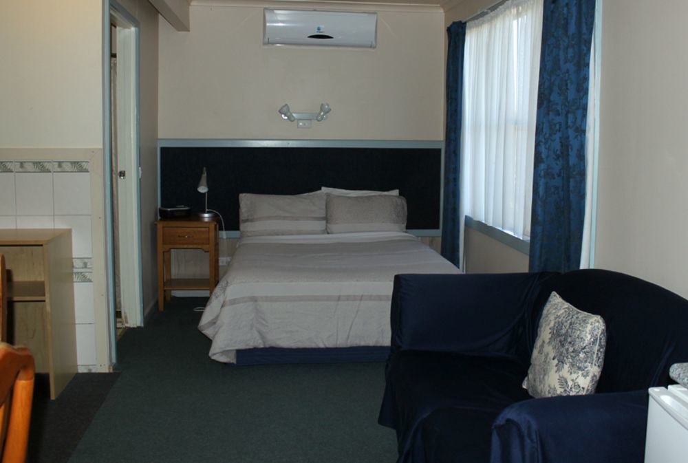 Kaniva Midway Motel Exteriör bild